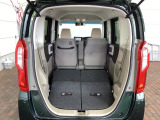リアシートを倒すと、ラゲッジスペースを広くお使いいただけます!