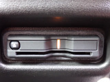 ■【ETC車載器】が装備されています。セットアップをしてお渡しとなり、ETCカードを差し込むだけで高速道路の利用が可能です。