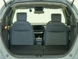 2列目シートを倒すことで、大変広いラゲッジスペースとなります。大きな荷物を積んだりと様々な用途にご利用いただけます。