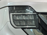 LEDヘッドライトは、点灯の瞬間から最大光量を発揮し、突然暗くなるトンネルなどでの安定感を高めます。