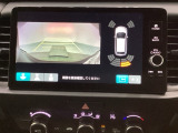 バックでの車庫入れも安心です! リアカメラが付いているバックモニター付のナビディスプレーを装備しております。バンパーについているソナーや、操作線もついており距離感も画面から確認できます。