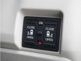 ◆両側電動スライドドア◆狭い駐車場でも乗り降りが楽々♪お子様が隣の車にドアを当ててしまう心配もございません!小さなお子様連れの方もこれで安心。
