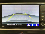【バックカメラ】運転が苦手な方も車庫入れラクラクです!ギアをリバースに入れれば自動的に切り換わりますので、面倒な操作は不要です♪狭い駐車場もお車を傷つけず安心ですね!