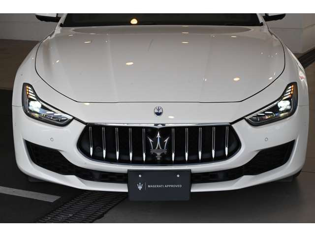 マセラティ ギブリ GT ハイブリッド の中古車詳細 (11,000km, ビアンコ