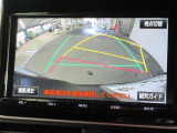バックガイドモニターで、後方を確認しながら安心して駐車することができます。運転初心者も熟練者も必須の機能ですよ!