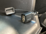 【USBポート】USBポートも装備されています♪スマートフォンのオーディオに連携も可能です。今や欠かせない装備の一つです!