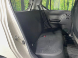 後部座席も気になるようなキズ・汚れやへたり等、大きなダメージはなく、良好な状態です。