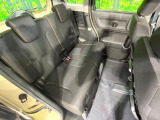 後部座席も気になるようなキズ・汚れやへたり等、大きなダメージはなく、良好な状態です。