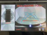 【パノラミックビューモニター】クルマを真上から見下ろした視点で駐車をサポートします!クルマの斜め後ろや真横など、いち早く障害物に気が付くことができます。