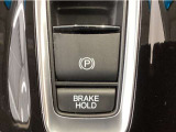 指先の操作でパーキングブレーキの「作動と解除」が行うことができる装備。ブレーキペダルから足を離しても停止し続けてくれるオートブレーキホールド機能。信号待ちなどの際には便利。ECO運転で低燃費走行♪