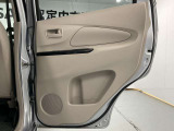 ドア内張りも使用感少なくキレイな状態です。