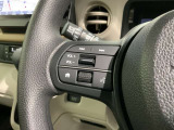 ステアリングにオーディオ操作スイッチが付いています。オーディオ画面に直接タッチしなくても操作が出来ますので、運転に集中できます。