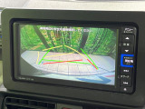 【バックカメラ】駐車時に後方がリアルタイム映像で確認できます。大型商業施設や立体駐車場での駐車時や、夜間のバック時に大活躍!運転スキルに関わらず、今や必須となった装備のひとつです!