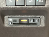 ハンドルの右下にETCがついています。高速道路の料金所の通過も楽々です!。 カードの取り出しもしやすい場所についています。
