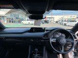 スッキリとしたデザインのダッシュ回り!フロントビューの視認性もよく運転しやすいですよ♪