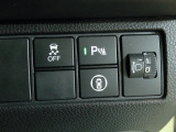 パーキングセンサーや横滑りを防ぐVSA等のスイッチ類は運転席の右側、手の届きやすい位置にあります。