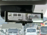 スマートルームミラー・後部座席に人が座っている時や、荷物が多い際でも後方確認がしやすいです。