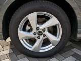 (専用アルミホイール)車種グレードパッケージごとに最適なデザインを設定しております。