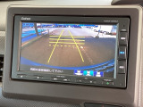 ガイド線表示機能付きのバックカメラで、バックでの車庫入れも安心です。