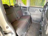 後部座席も気になるようなキズ・汚れやへたり等、大きなダメージはなく、良好な状態です。