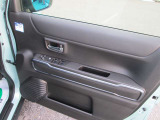 運転席のPWスイッチ類。ドアミラーのスイッチもあります。