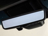 デジタルインナーミラーを装備してます。後部座席の人や大きな荷物で後方の視界を遮られることがありません。