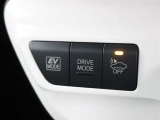 状況や気分に合わせて、走りをチョイスできる、ドライブモードスイッチ(ノーマルモード/パワーモード/エコドライブモード)・モーターのみで静かに走行できるEVドライブモードスイッチが装備されています。