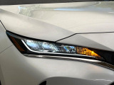 【LEDヘッドライト】悪天候や夜間走行時も良好な視界を確保し安心して運転できる高輝度LEDヘッドライトを装備!点灯速度が早く、消費電力も抑えられています。