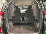 3列目シートを跳ね上げればラゲッジスペースを更に広く使えます。