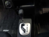 ゲート式のシフトレバーを装備しております!直感的に操作できますので、誰でも使いやすいですね(^^♪