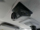 ドラレコ!車室内カメラによる車内および車側面の撮影記録が駐車時の安心を高めるとともに、走行中の幅寄せ対策や後方撮影(リヤガラス越し)にも対応しています。駐車中のいたずらや盗難防止に役立ちます。