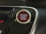 【プッシュスタート】スマートキーを持っているだけ、鍵を差し込むことなく、ボタンを押すだけでエンジン始動や停止を行うことができます。