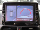アラウンドビューモニターも装備しております。ご覧のように車体を真上か見たような映像なので、車庫入れの苦手なお客様ももうご心配いりません。