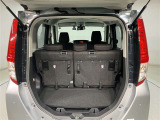 【ラゲッジスペース】長さのある荷物を積む際にも後部座席を倒したりするなどアレンジが可能なので非常に便利です♪
