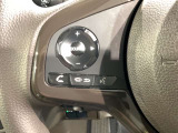ステアリングにオーディオ操作スイッチが付いています。オーディオ画面に直接タッチしなくても操作が出来ますので、運転に集中できます。