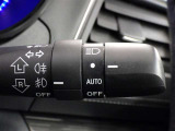 【オートライト】車外の明るさに応じて、自動的にライトの点灯・消灯をしてくれます。