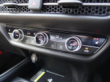 オートエアコンなので設定した温度で車内の温度を保ってくれます♪