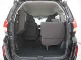 3列目シートは左右独立で収納することができます。5人乗車状態でより多くの荷物を積むことができます。