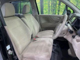 運転席シート廻りは使用感も少なく、良好な状態となっています。前オーナー様が丁寧に使っていたことがよくわかりますね。
