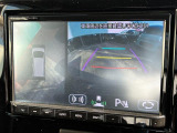 【全方位モニター】リバースに入れた際、車両全体を見渡している映像に切り替わります。また、見通しが悪い場所で便利な前方ワイド映像やすれ違いに便利な助手席側ワイド映像など切り替えが出来ますよ♪