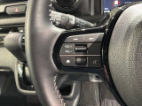 ステアリングにオーディオ操作スイッチが付いています。オーディオ画面に直接タッチしなくても操作が出来ますので、運転に集中できます。