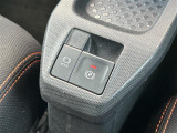 【電動パーキングブレーキ】ブレーキを踏んで停車したときにブレーキペダルから足を離しても停車状態を維持することができます。