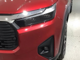 LEDヘッドライトは、点灯の瞬間から最大光量を発揮し、突然暗くなるトンネルなどでの安定感を高めます。