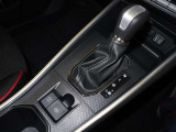 シフトレバーです。直感的に操作しやすいタイプで、電動パーキングにオートホールドも付いています。