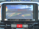 バックカメラ付き。映像をディスプレイで確認しながら車庫入などができ大変便利です。