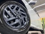 【純正16インチアルミホイール】外観にマッチした純正アルミホイールを装着しております。各種社外アルミホイールや、スタッドレスタイヤも取扱いしております。是非ご相談ください♪