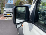 毎日使うドアミラーの状態確認に。鏡面のキズやカバーの擦れ、格納部の具合、装備有無も◎。
