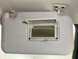 【運転席サンバイザー】鏡が付いているのでメイク直しなどにも便利★
