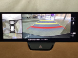 狭い場所での駐車やすれ違いなどでより的確な運転操作に役立つ360&deg;ビューモニターが装備されています。
