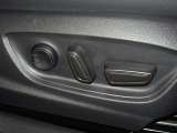 パワーシート搭載。微妙な調整が手軽にでき、ピッタリのポジションで運転することが可能です。